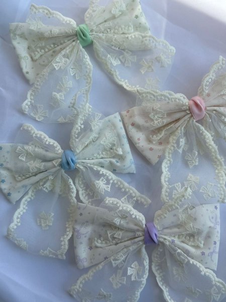 بكلة ببيونة كبيرة مع دانتيل